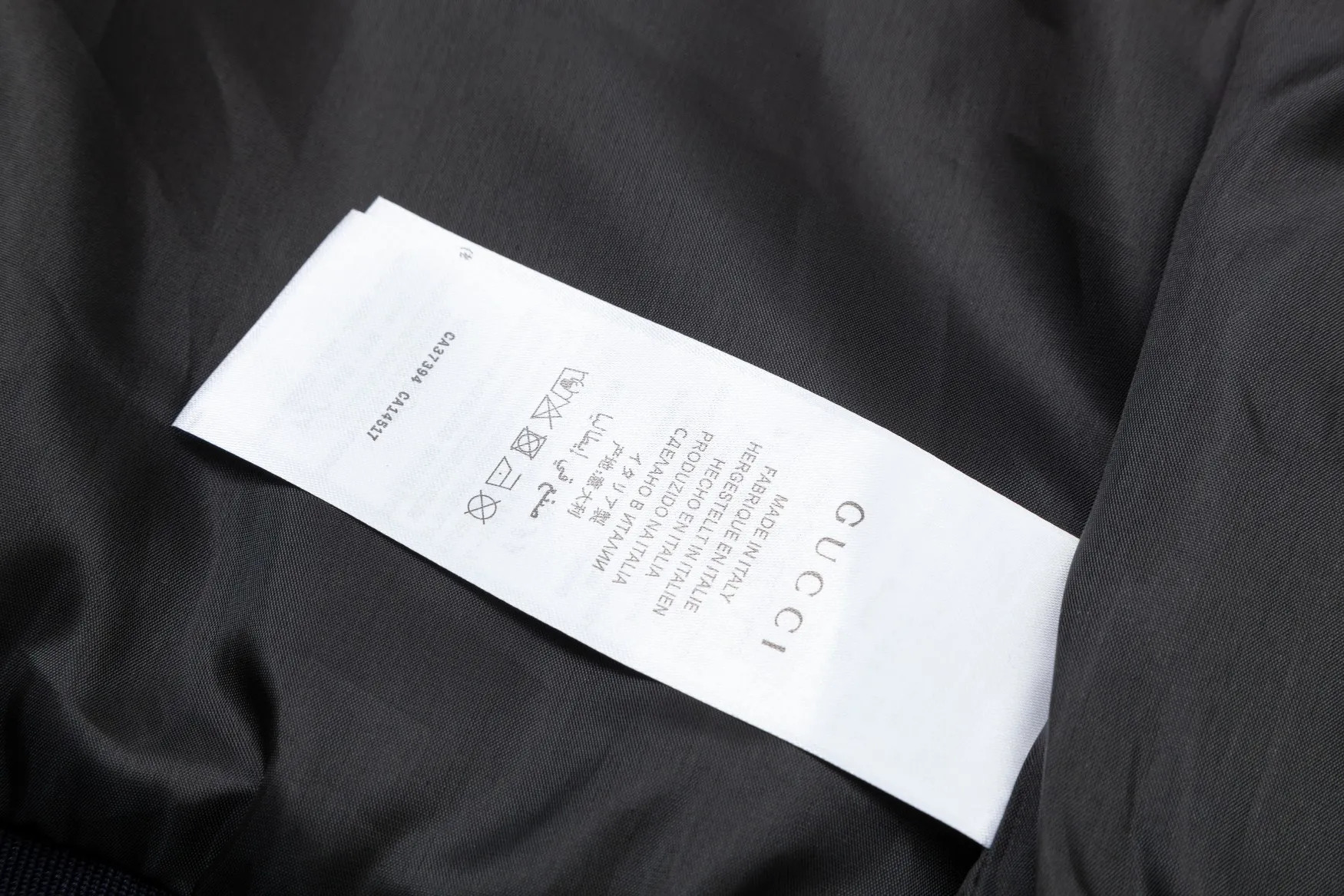 【GUCCI 公式旗艦店】グッチ  ジャケット着 好評に付き再入荷 240828