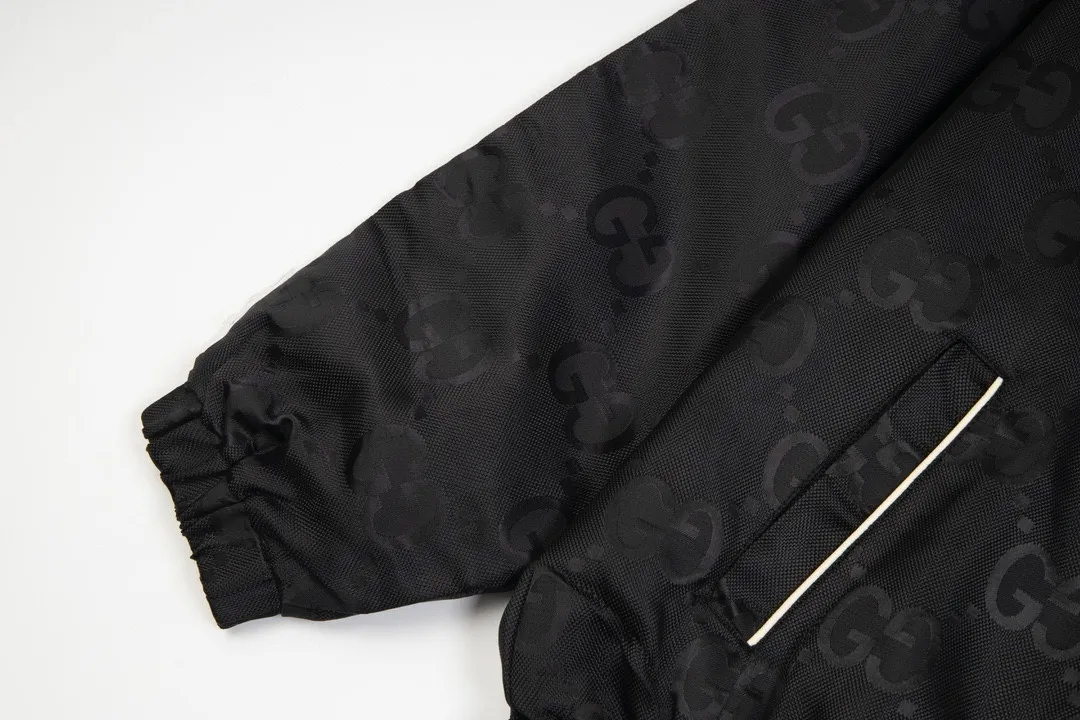 【GUCCI  公式旗艦店】グッチ  ジャケット着 好評に付き再入荷 240826