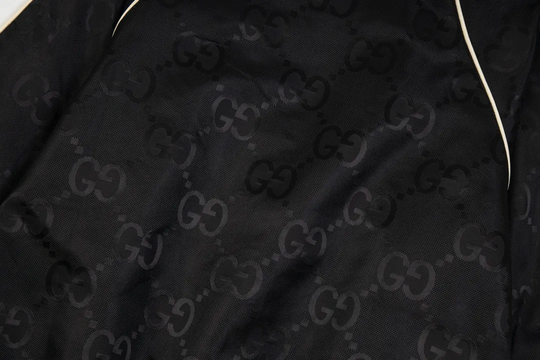 【GUCCI  公式旗艦店】グッチ  ジャケット着 好評に付き再入荷 240826