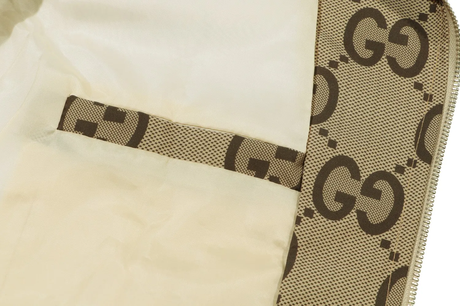 【GUCCI  公式旗艦店】グッチ   ジャケット着 好評に付き再入荷 240826