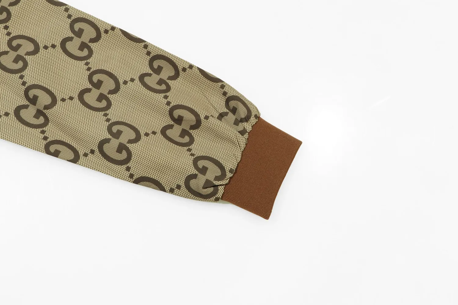 【GUCCI  公式旗艦店】グッチ   ジャケット着 好評に付き再入荷 240826
