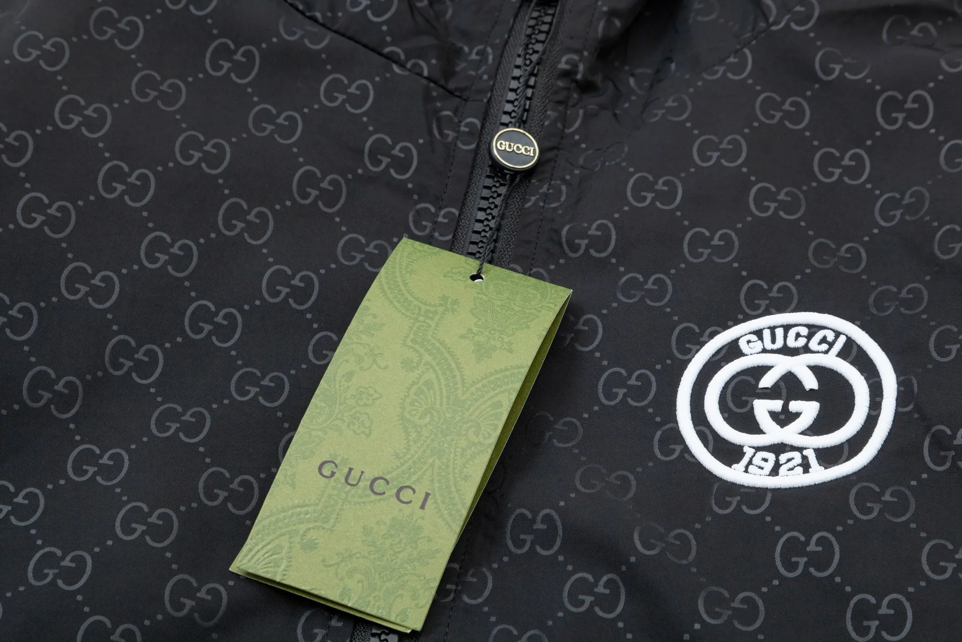 【GUCCI  公式旗艦店】グッチ  ジャケット着 好評に付き再入荷 240826