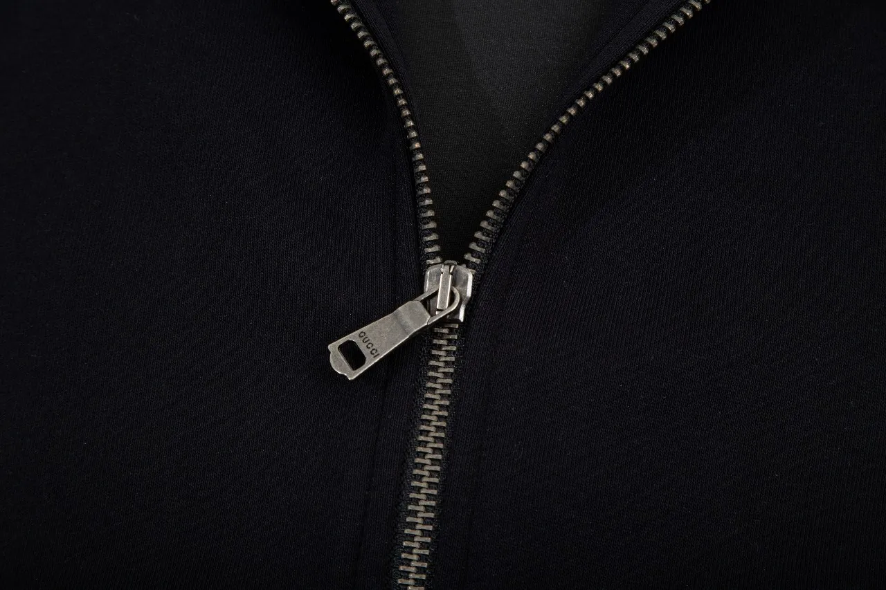 【GUCCI  公式旗艦店】グッチ   ジャケット着 好評に付き再入荷 240826