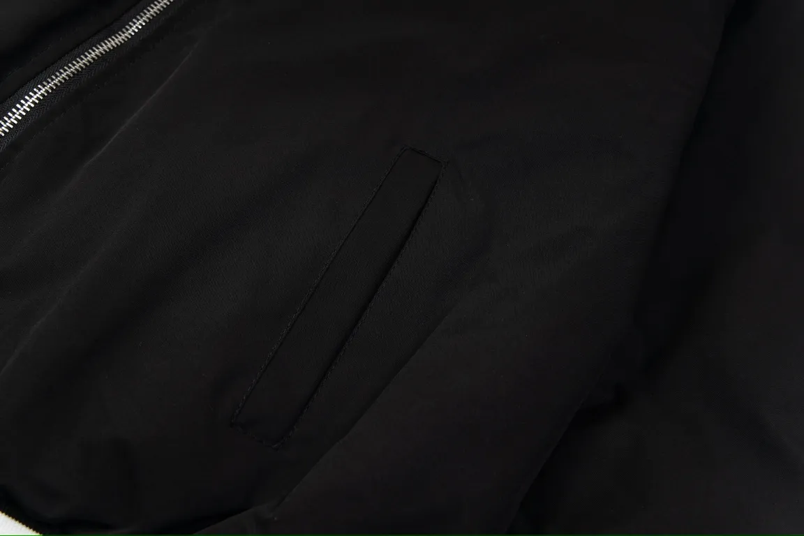 【DIOR  公式旗艦店】ディオール  ジャケット着 好評に付き再入荷！241223