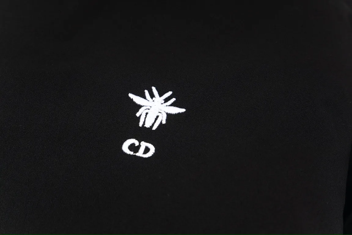 【DIOR  公式旗艦店】ディオール  ジャケット着 好評に付き再入荷！241223