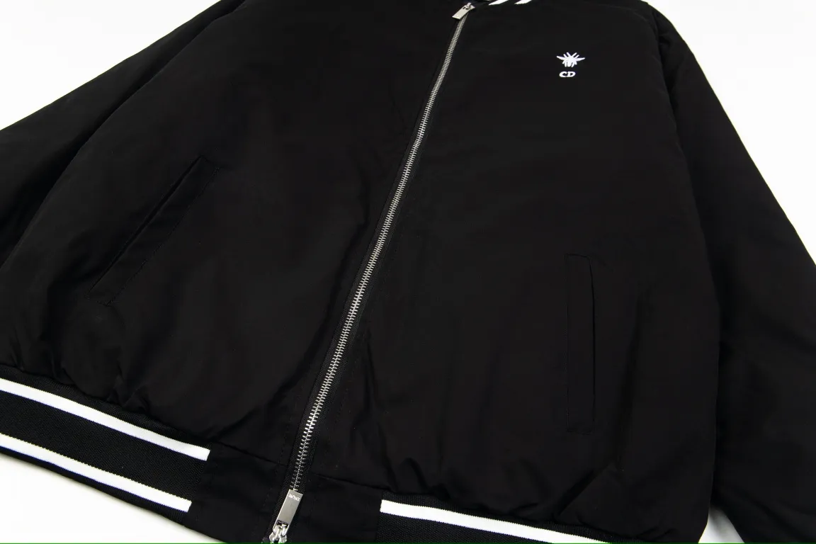 【DIOR  公式旗艦店】ディオール  ジャケット着 好評に付き再入荷！241223