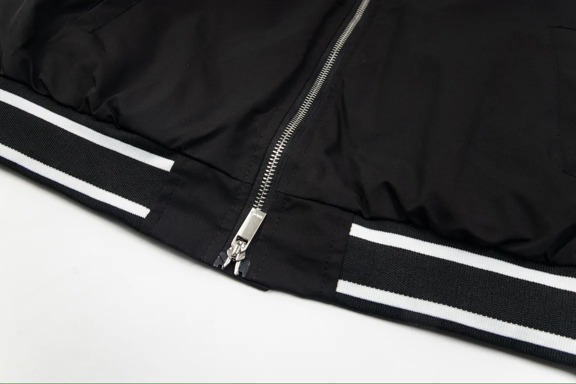 【DIOR  公式旗艦店】ディオール  ジャケット着 好評に付き再入荷！241223