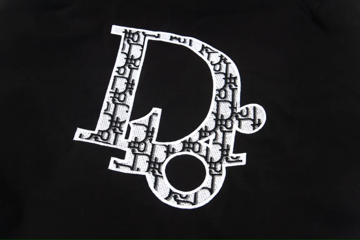 【DIOR  公式旗艦店】ディオール  ジャケット着 好評に付き再入荷！241223