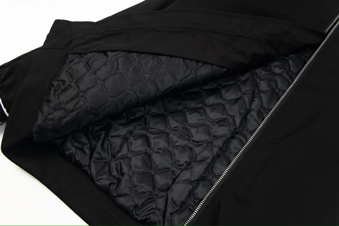 【DIOR  公式旗艦店】ディオール  ジャケット着 好評に付き再入荷！241223