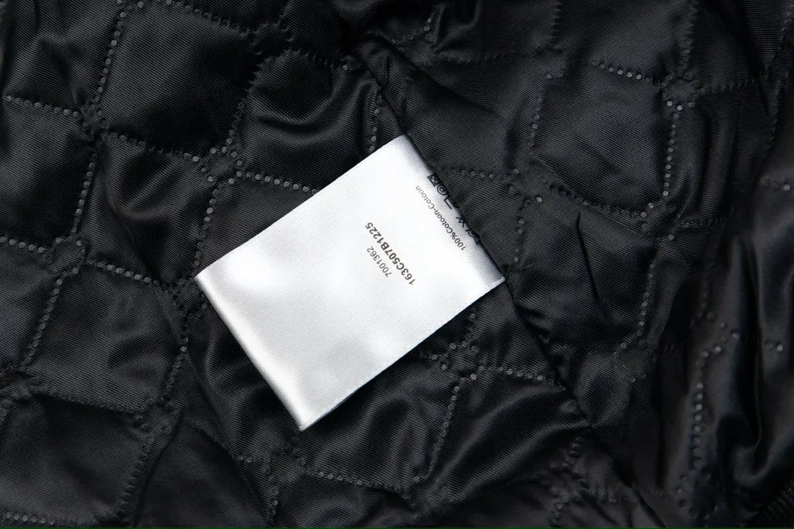【DIOR  公式旗艦店】ディオール  ジャケット着 好評に付き再入荷！241223