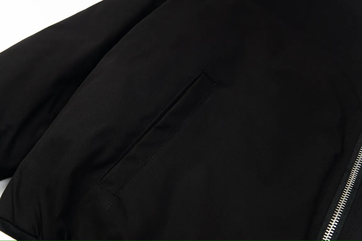 【DIOR  公式旗艦店】ディオール  ジャケット着 好評に付き再入荷！241223