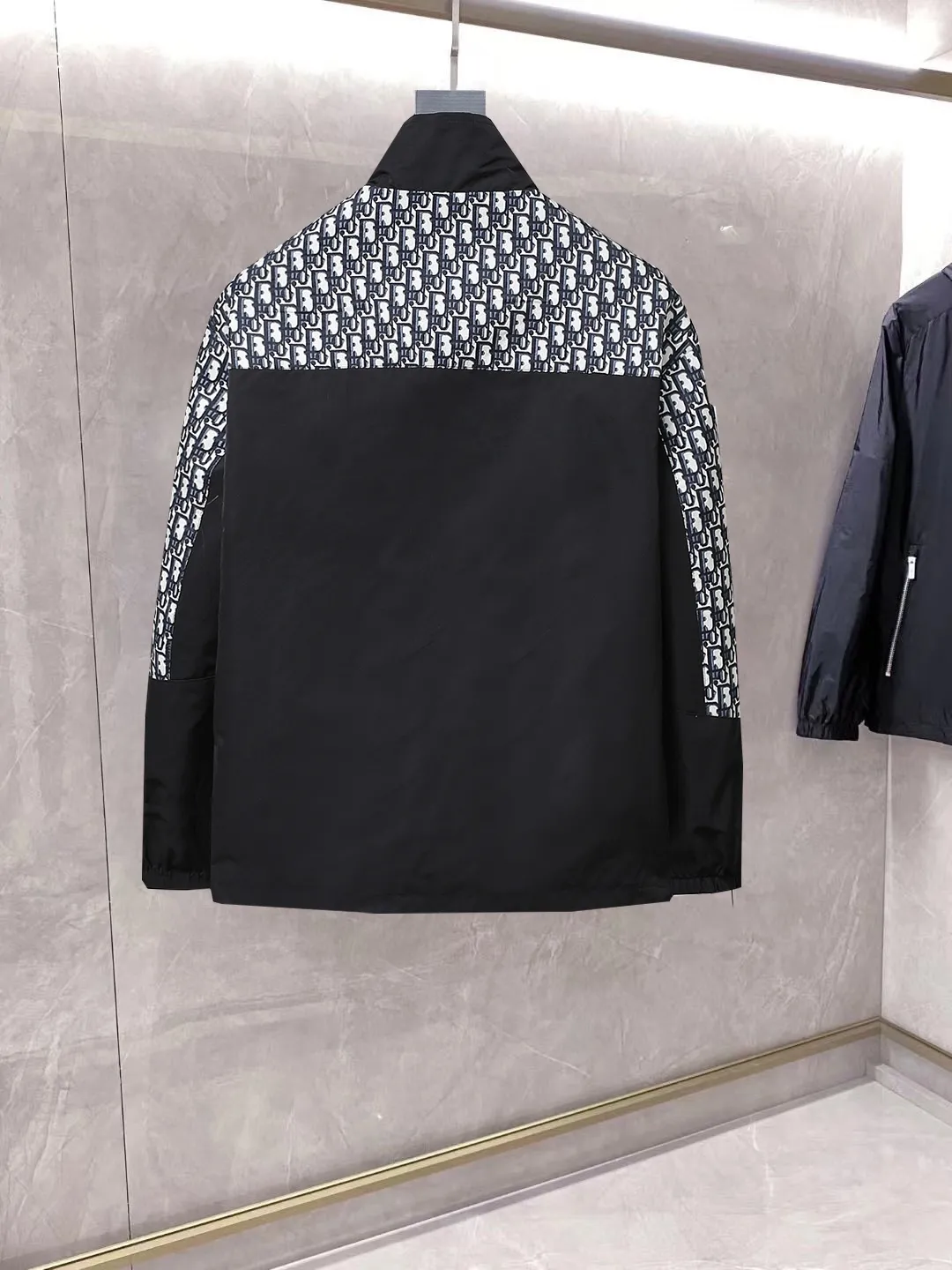 【DIOR  公式旗艦店】ディオール ジャケット着 ご好評に付き再入荷！241223