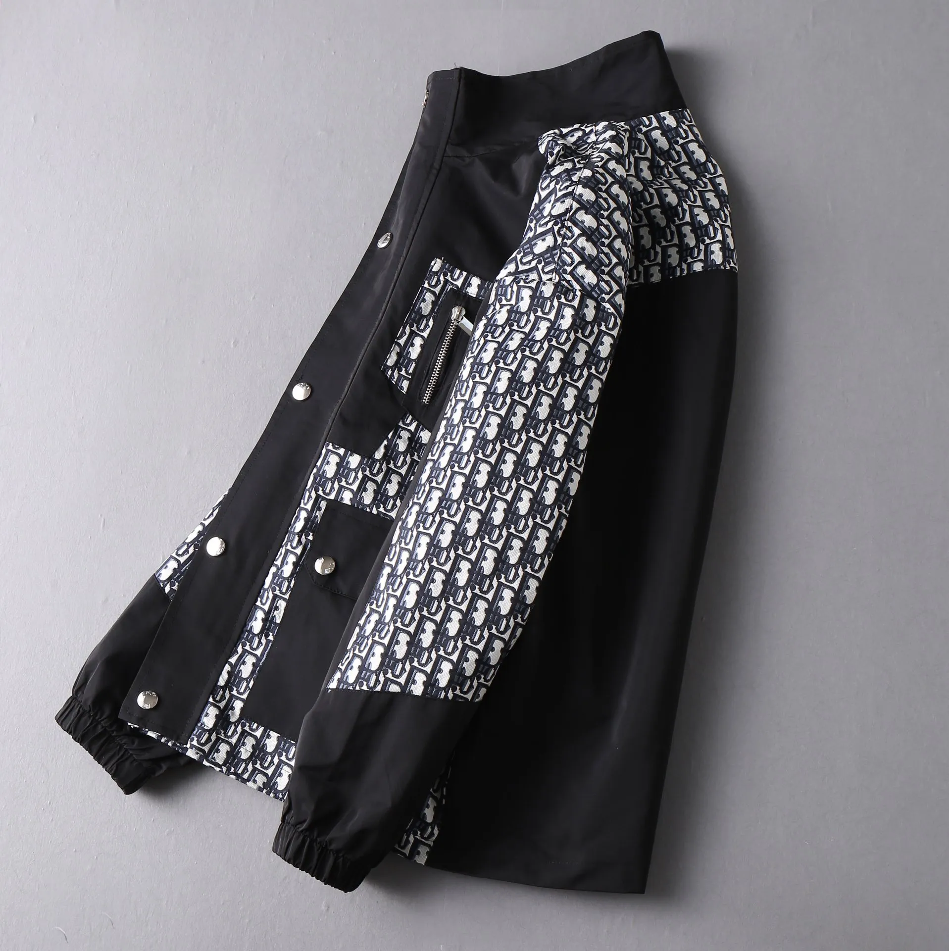 【DIOR  公式旗艦店】ディオール ジャケット着 ご好評に付き再入荷！241223