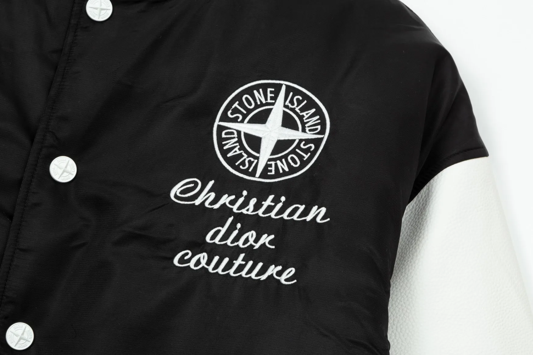 【DIOR  公式旗艦店】ディオール  ジャケット着 ご好評に付き再入荷！241212