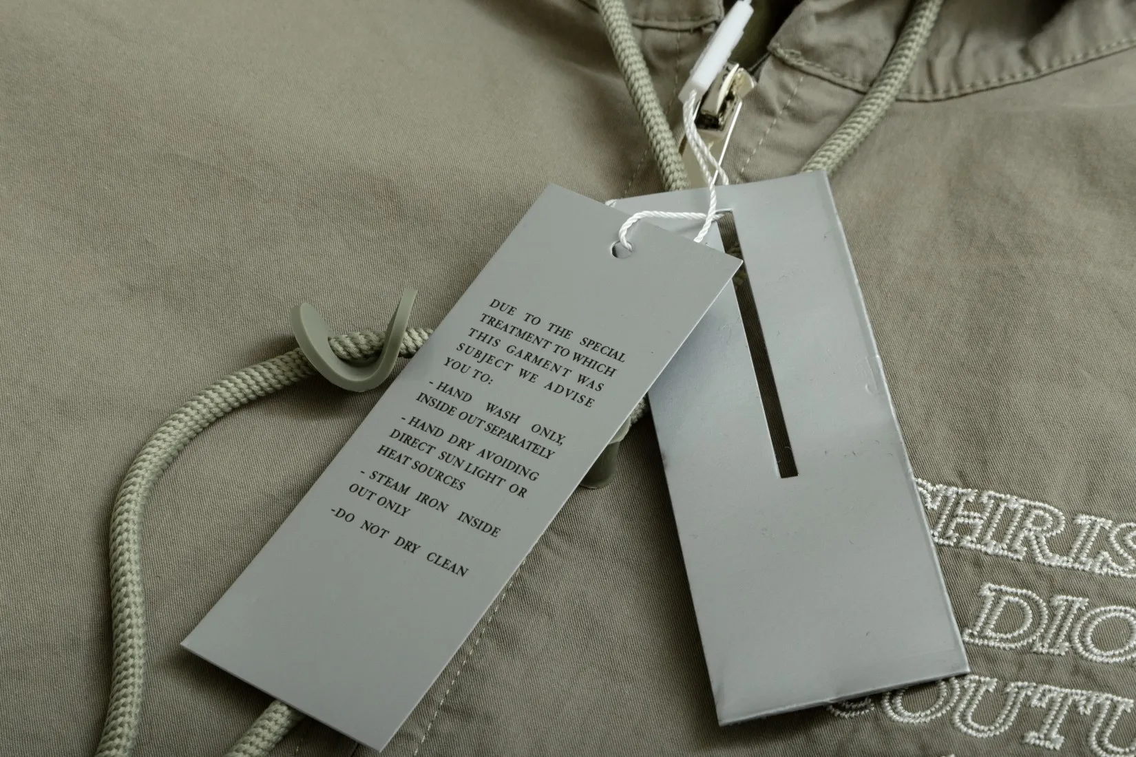 【DIOR  公式旗艦店】ディオール  ジャケット着 好評に付き再入荷！241212