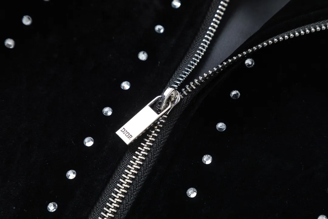 【DIOR 公式旗艦店】ディオール  ジャケット着 好評に付き再入荷！241028