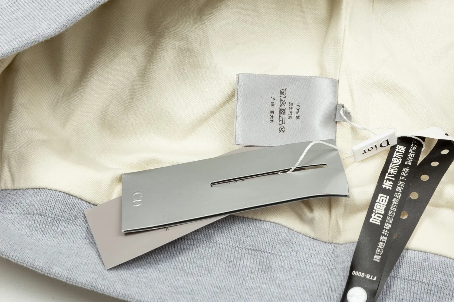 【DIOR  公式旗艦店】ディオール  ジャケット着 ご好評に付き再入荷！241023