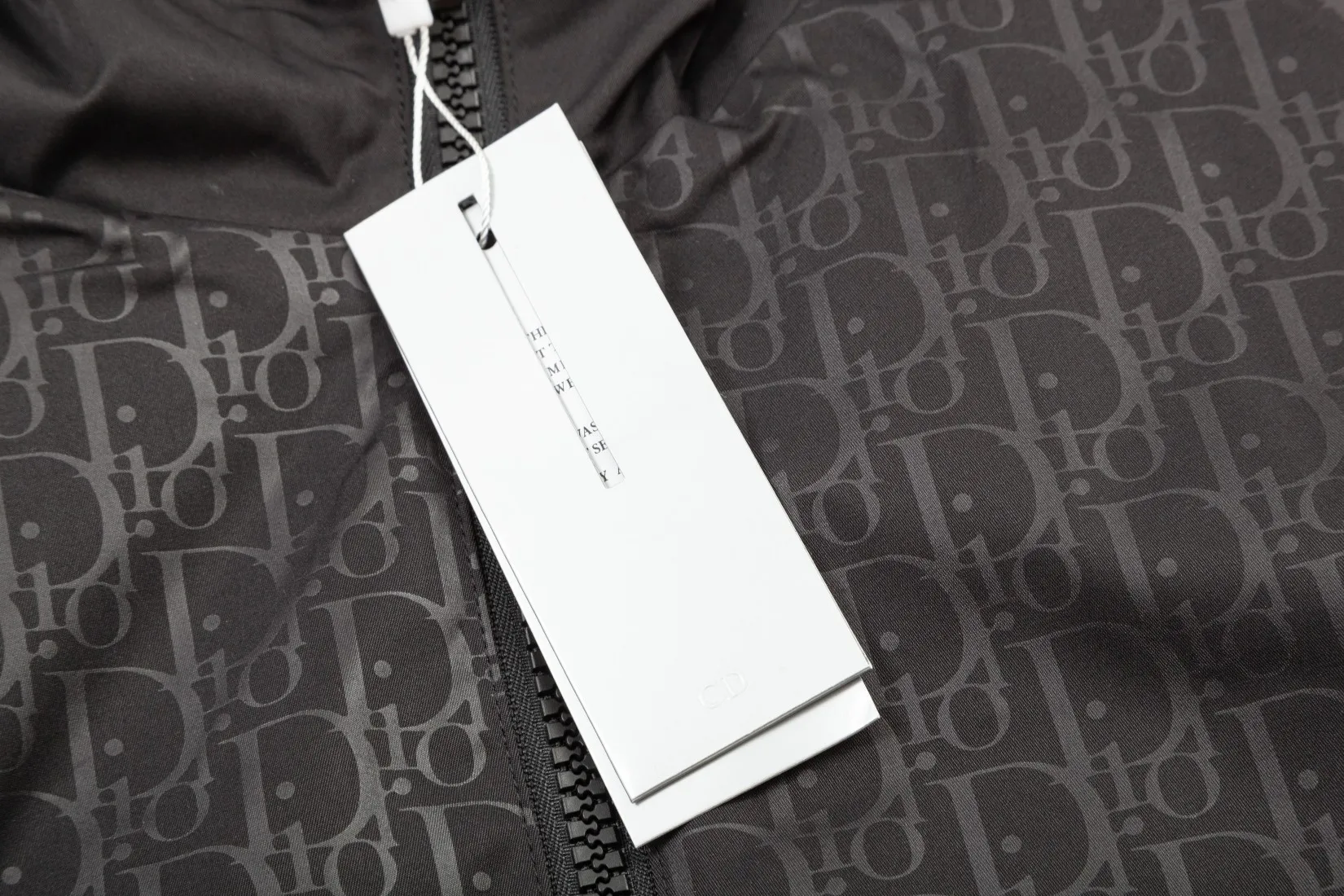 【DIOR  公式旗艦店】ディオール  ジャケット着 ご好評に付き再入荷！241023