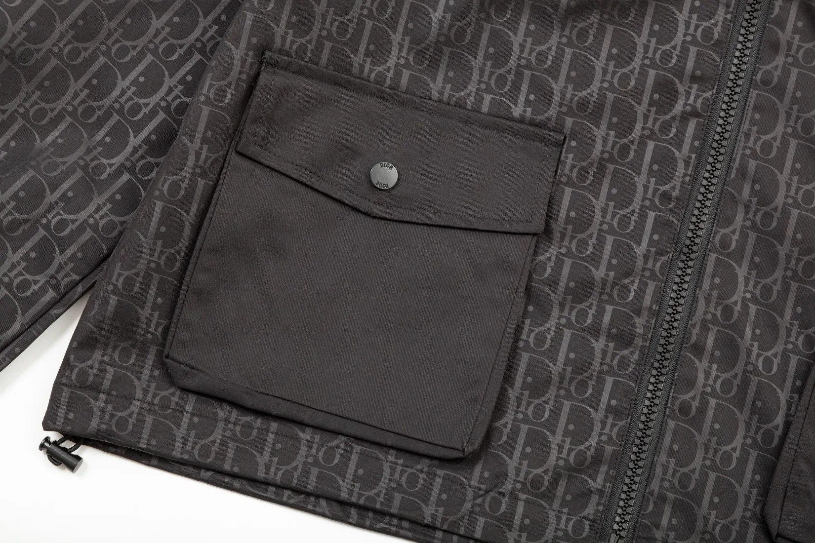 【DIOR  公式旗艦店】ディオール  ジャケット着 ご好評に付き再入荷！241023