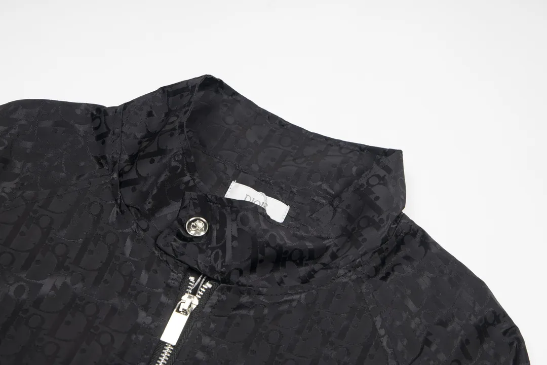 【DIOR 公式旗艦店】ディオール ジャケット着 好評に付き再入荷 240828