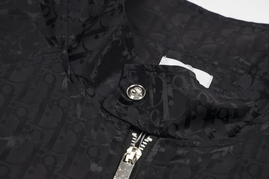 【DIOR 公式旗艦店】ディオール ジャケット着 好評に付き再入荷 240828