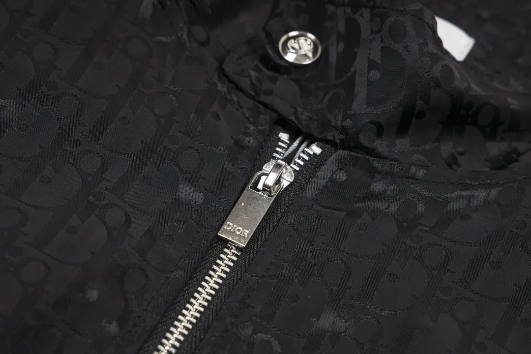 【DIOR 公式旗艦店】ディオール ジャケット着 好評に付き再入荷 240828