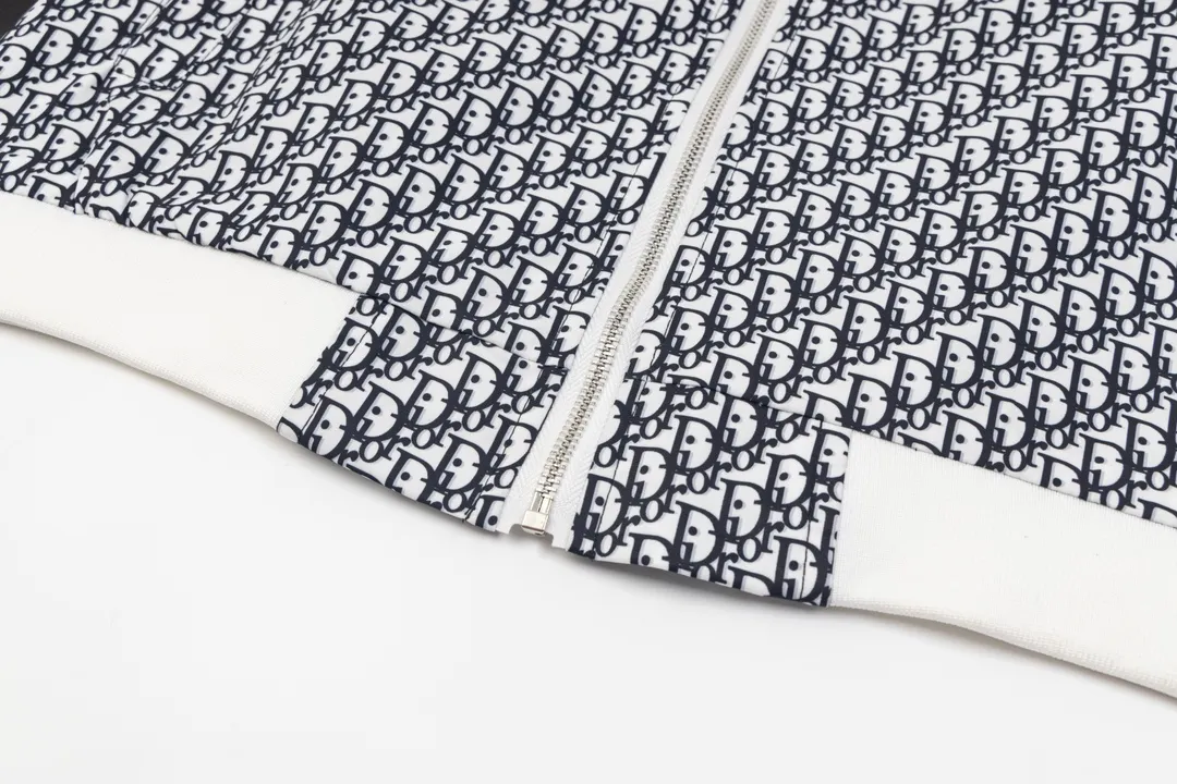 【DIOR  公式旗艦店】 ディオール  ジャケット着 好評に付き再入荷 240826