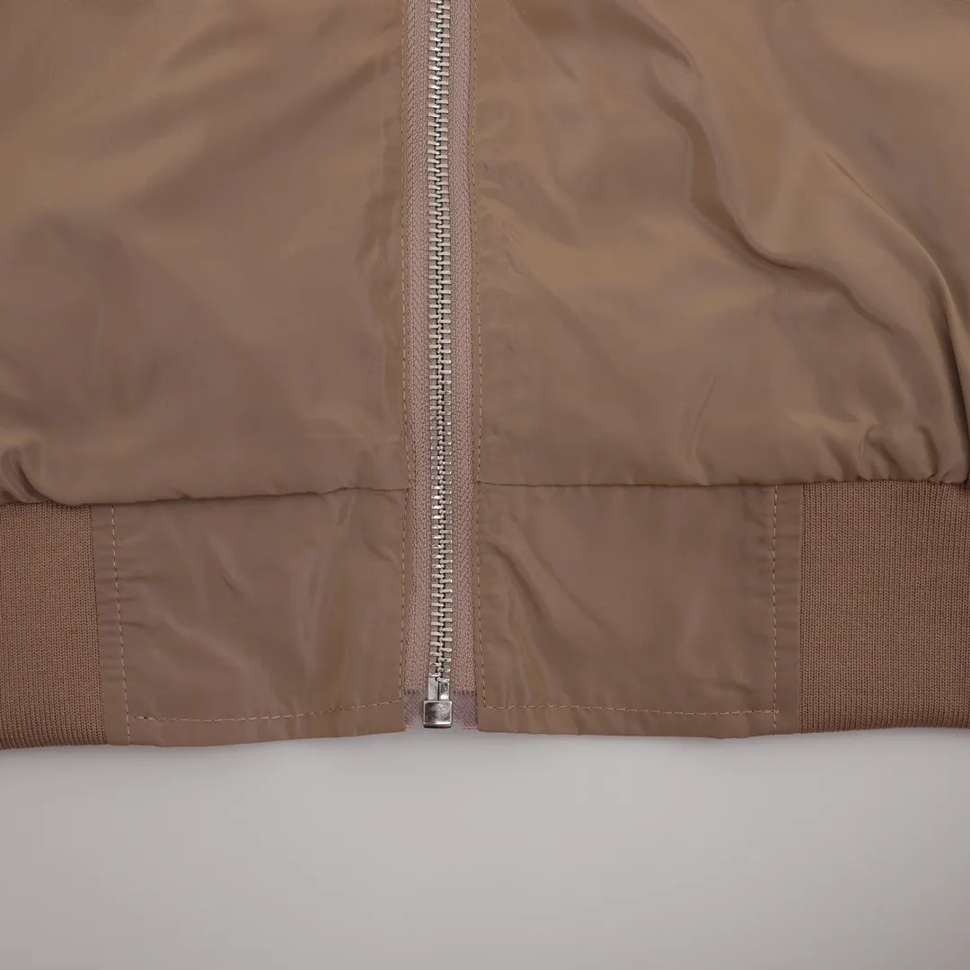 【BURBERRY  公式旗艦店】バーバリー   ジャケット着 好評に付き再入荷！241112
