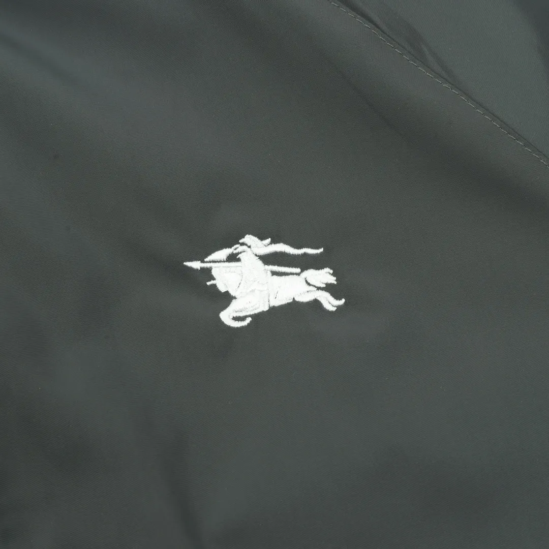 【BURBERRY  公式旗艦店】バーバリー   ジャケット着 好評に付き再入荷！241112
