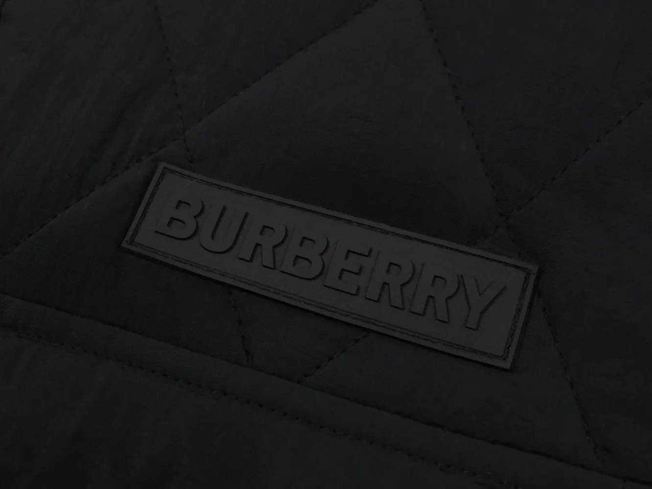 【BURBERRY  公式旗艦店】バーバリー  ジャケット着 ご好評に付き再入荷！241022
