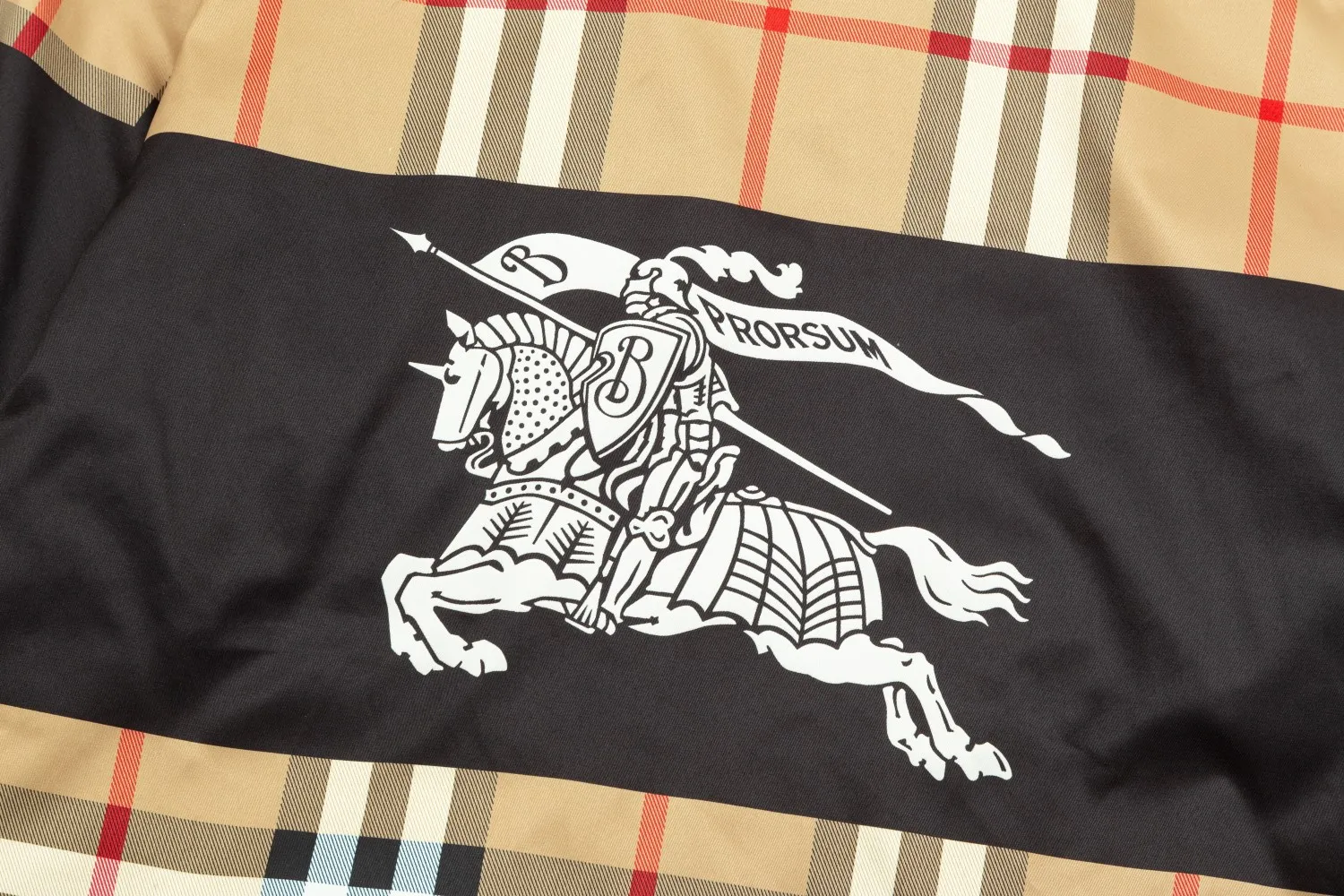 【BURBERRY  公式旗艦店】バーバリー  ジャケット着 ご好評に付き再入荷！241022