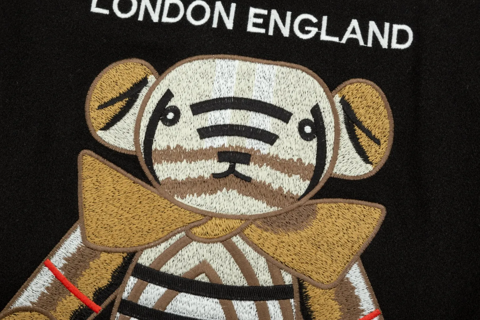 【BURBERRY  公式旗艦店】バーバリー  ジャケット着 ご好評に付き再入荷！241022