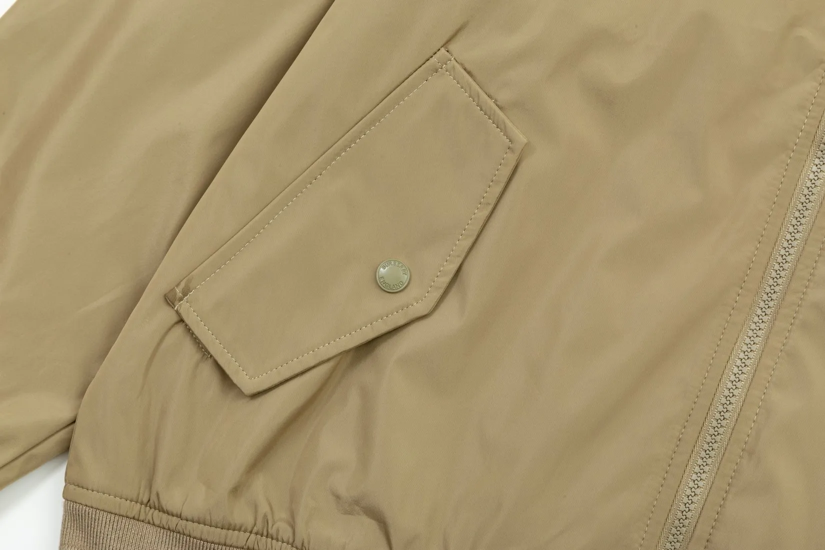 【BURBERRY  公式旗艦店】バーバリー  ジャケット着 ご好評に付き再入荷！241022
