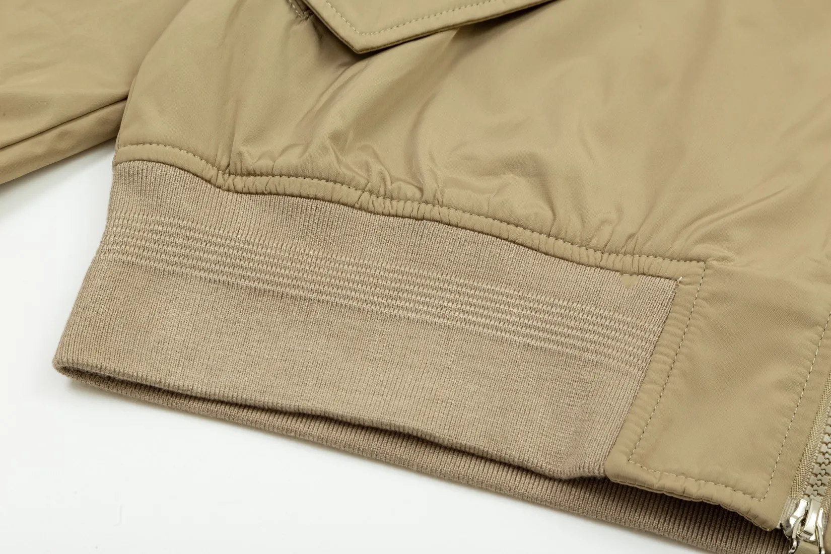 【BURBERRY  公式旗艦店】バーバリー  ジャケット着 ご好評に付き再入荷！241022