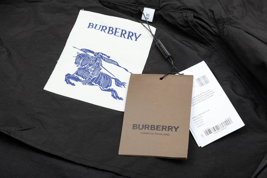【BURBERRY 公式旗艦店】バーバリー  ジャケット着ご好評に付き再入荷！240924