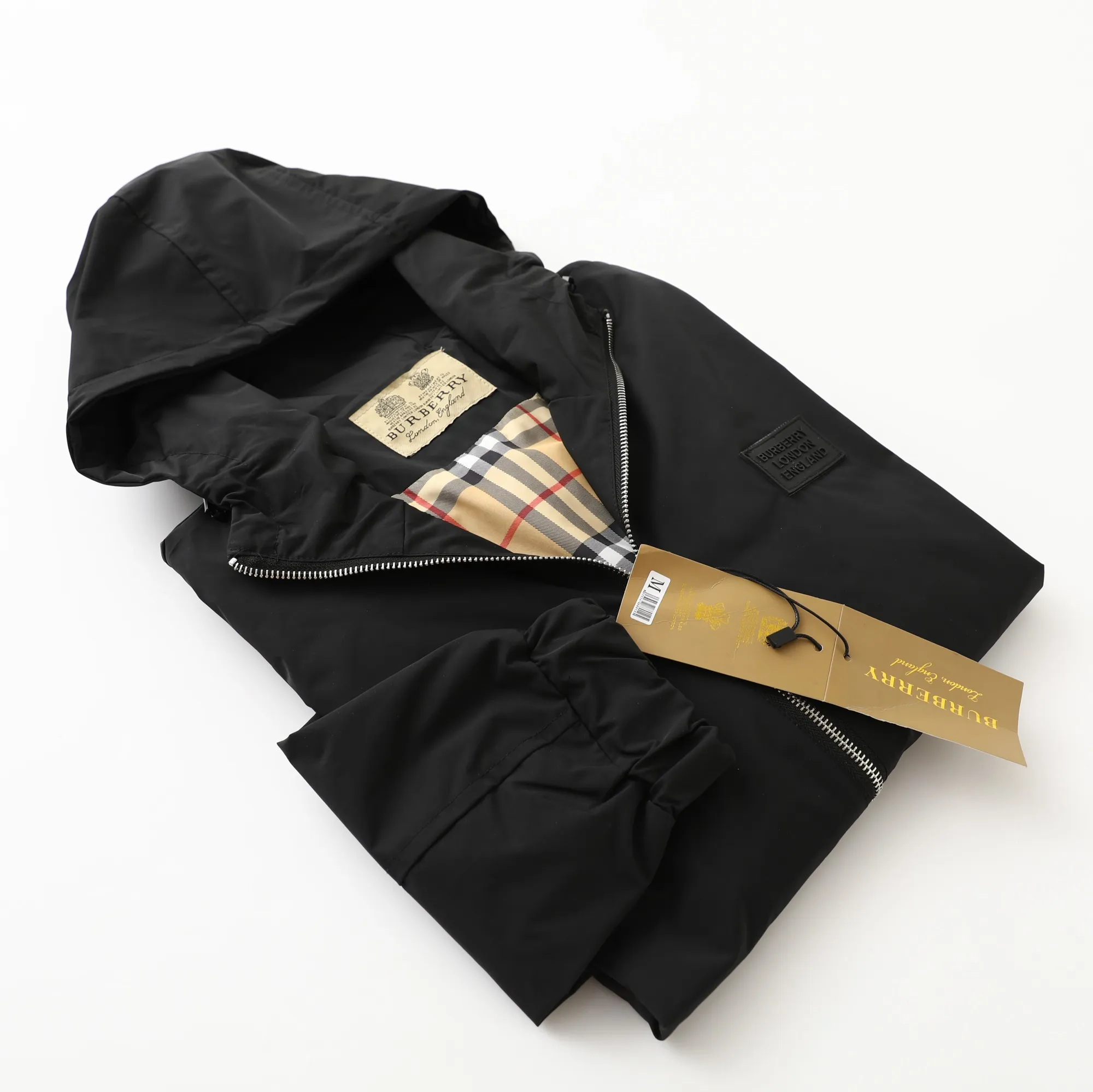 【BURBERRY  公式旗艦店】バーバリー  ジャケット着 好評に付き再入荷 240827
