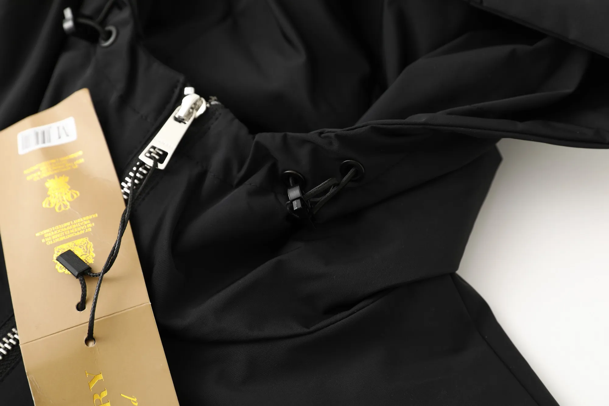 【BURBERRY  公式旗艦店】バーバリー  ジャケット着 好評に付き再入荷 240827