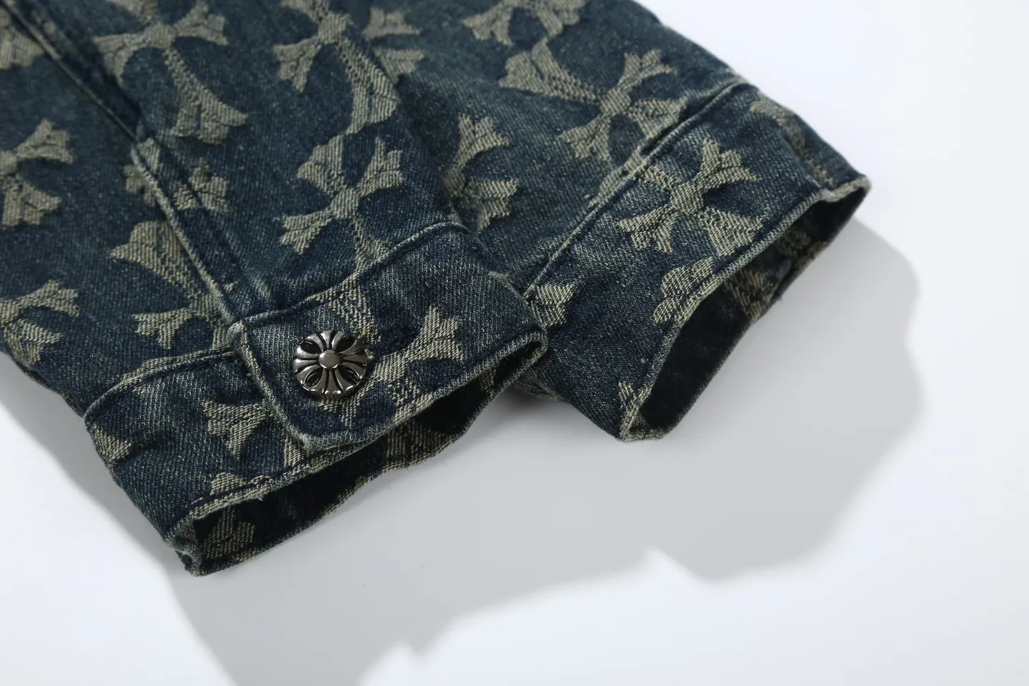 【CHROME HEARTS】クロムハーツ  ジャケット着ご好評に付き再入荷！240928