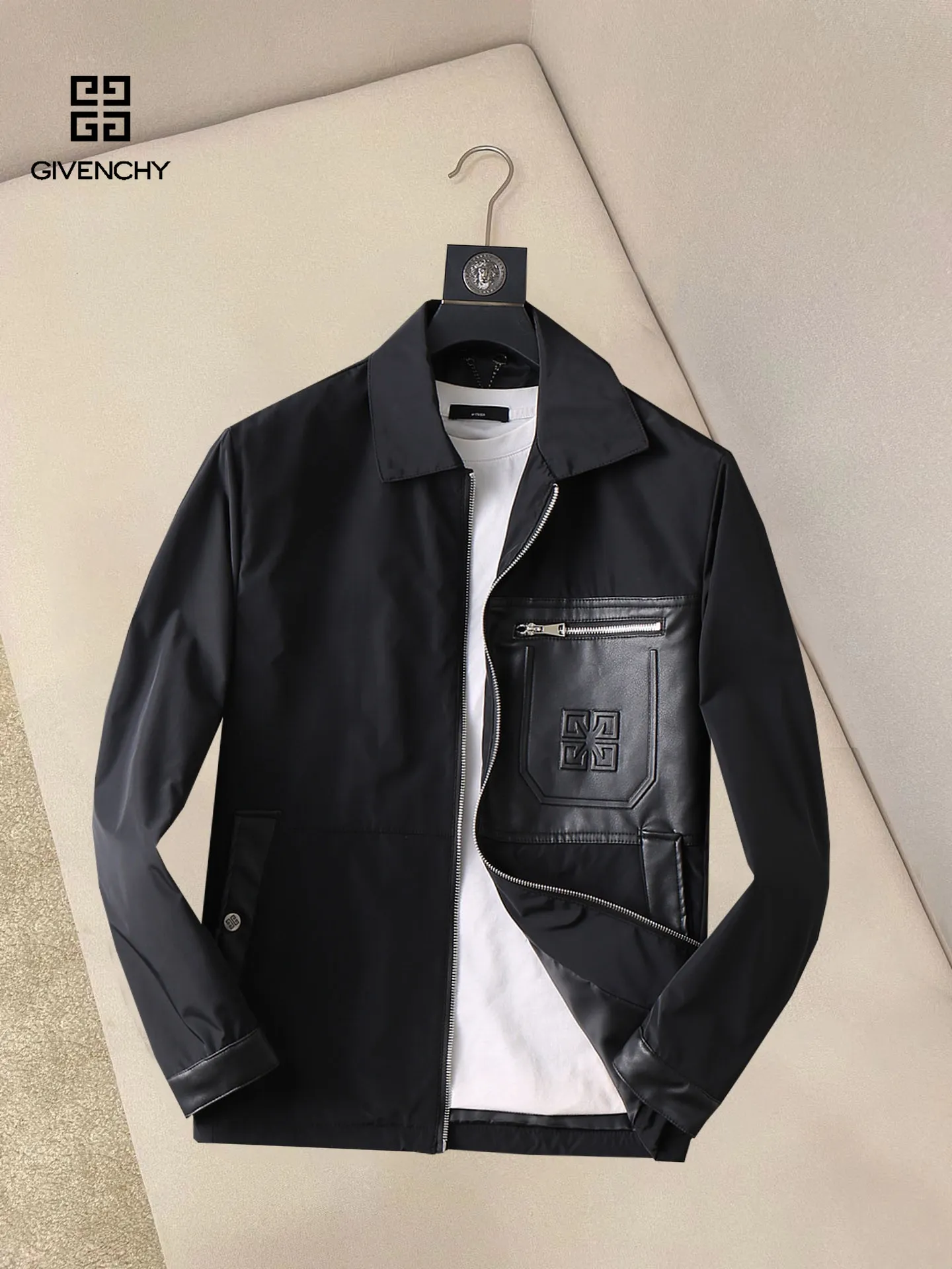 【GIVENCHY 公式旗艦店】ジバンシー   ジャケット着 ご好評に付き再入荷！241023