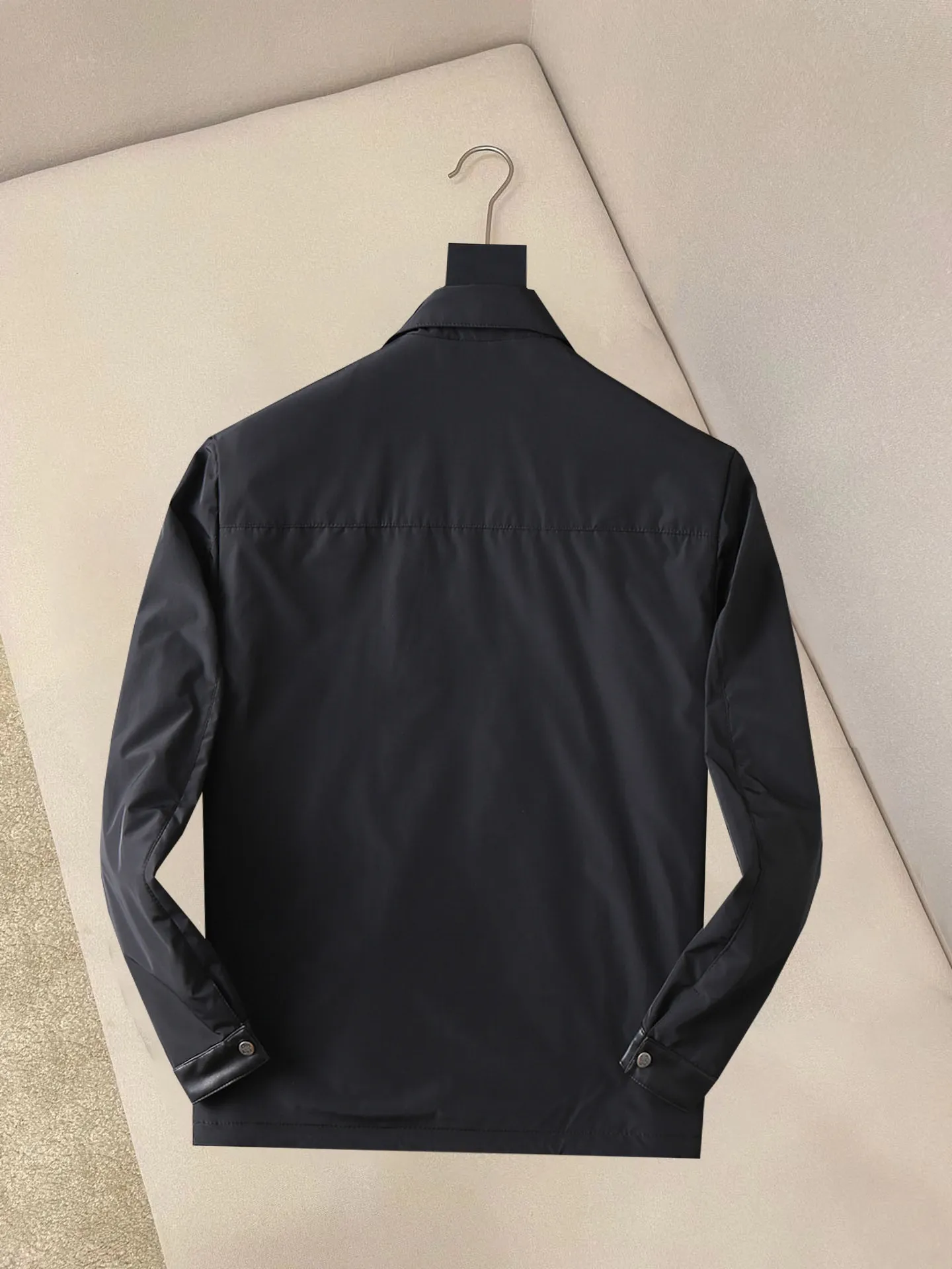 【GIVENCHY 公式旗艦店】ジバンシー   ジャケット着 ご好評に付き再入荷！241023