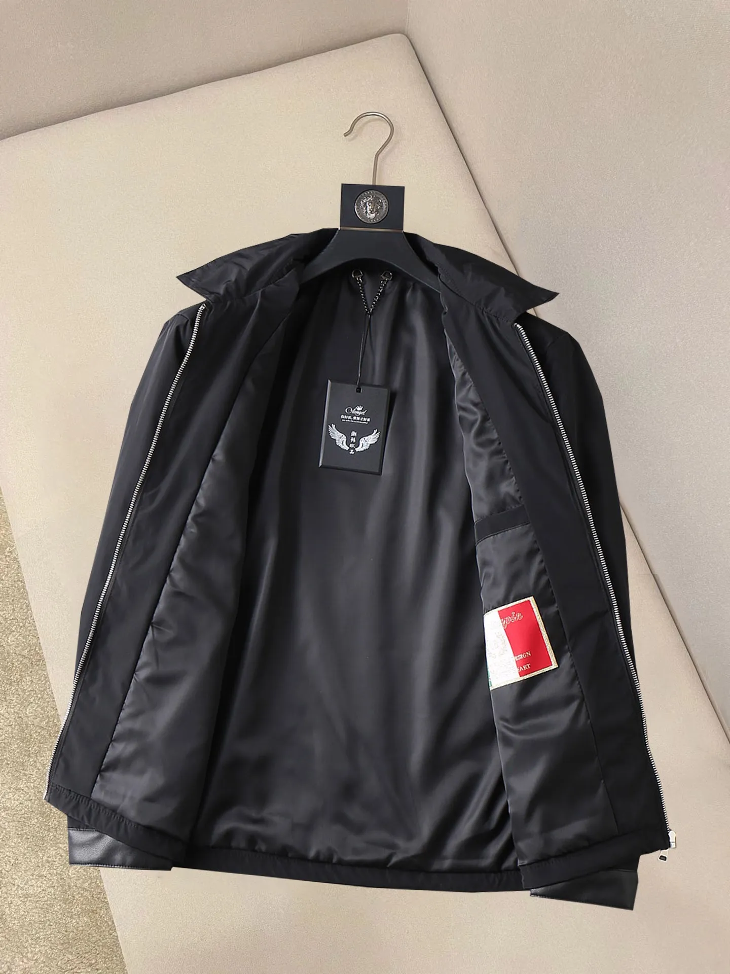 【GIVENCHY 公式旗艦店】ジバンシー   ジャケット着 ご好評に付き再入荷！241023