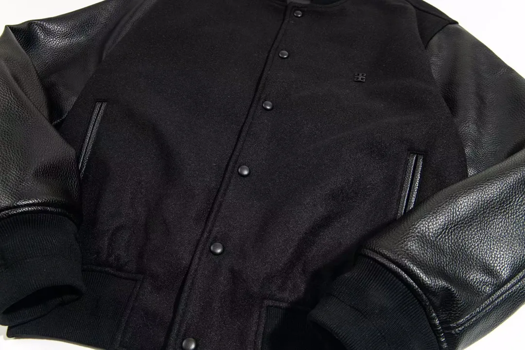 【GIVENCHY 公式旗艦店】ジバンシー   ジャケット着 ご好評に付き再入荷！241023