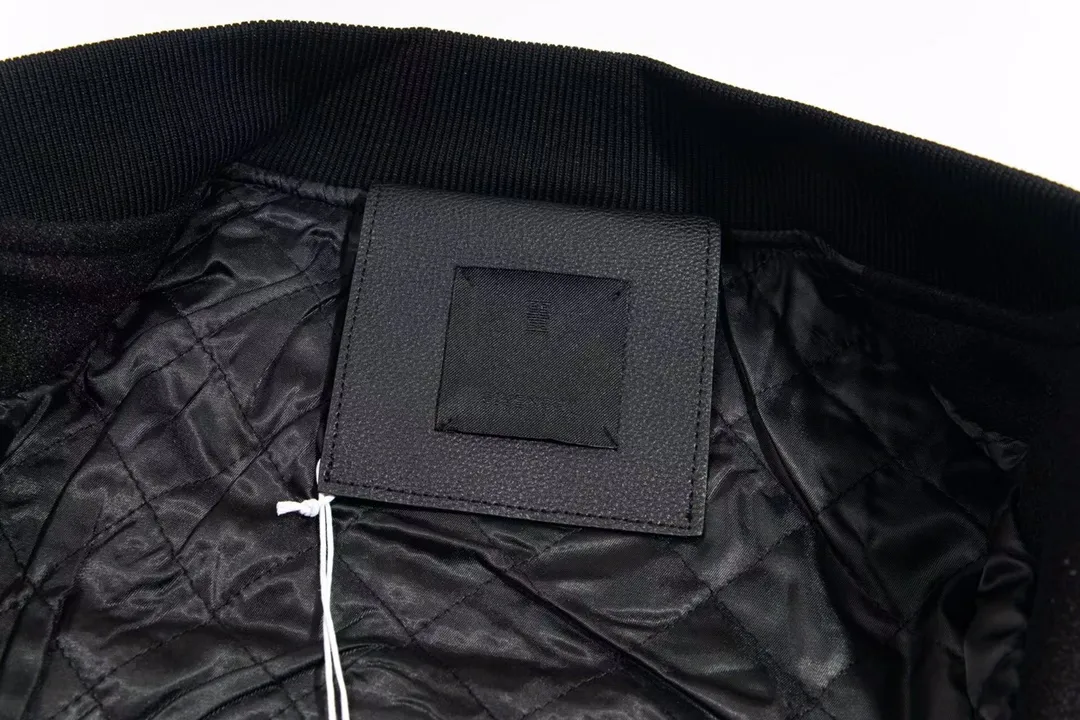 【GIVENCHY 公式旗艦店】ジバンシー   ジャケット着 ご好評に付き再入荷！241023
