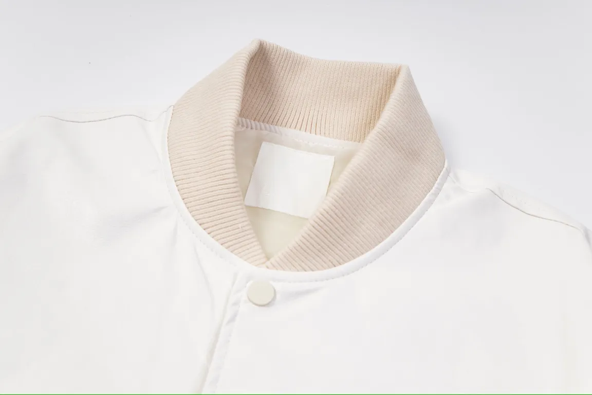 【GIVENCHY 公式旗艦店】ジバンシー  ジャケット着 ご好評に付き再入荷！241021