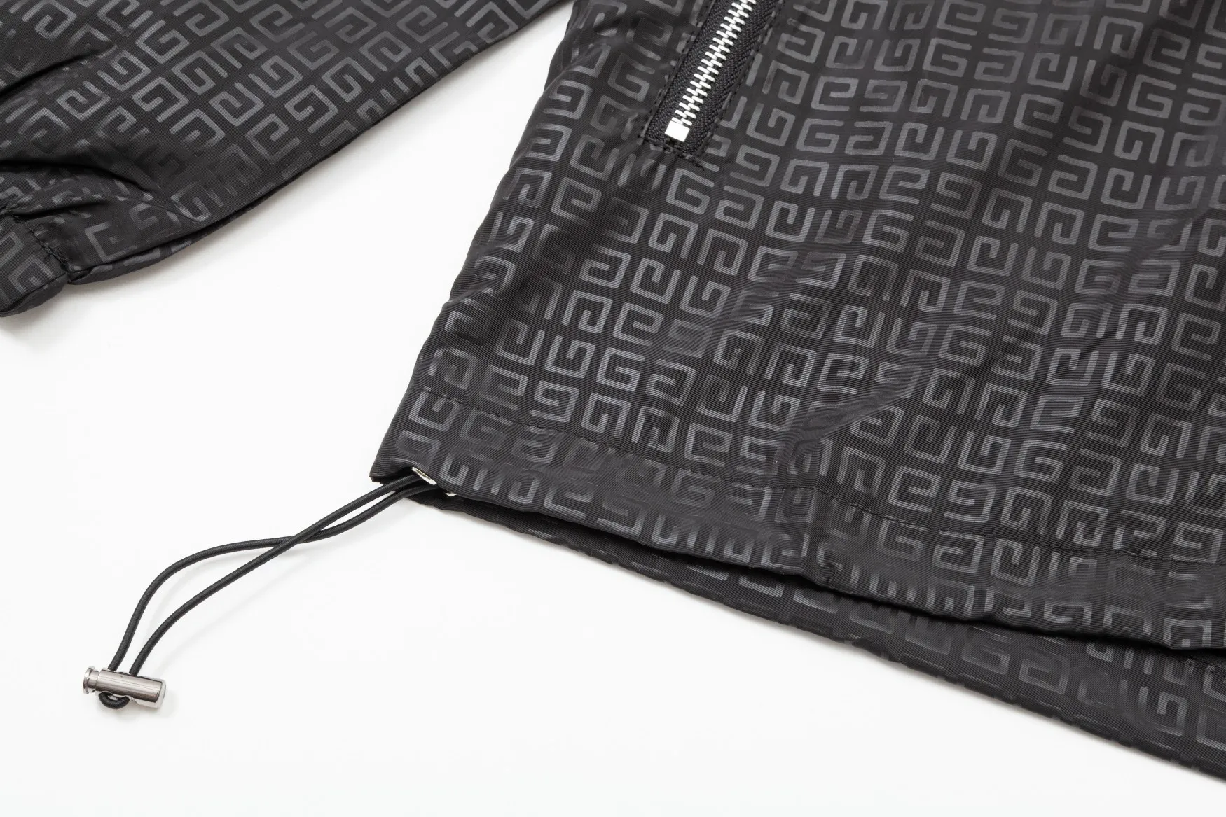 【GIVENCHY 公式旗艦店】ジバンシー  ジャケット着 好評に付き再入荷 240828