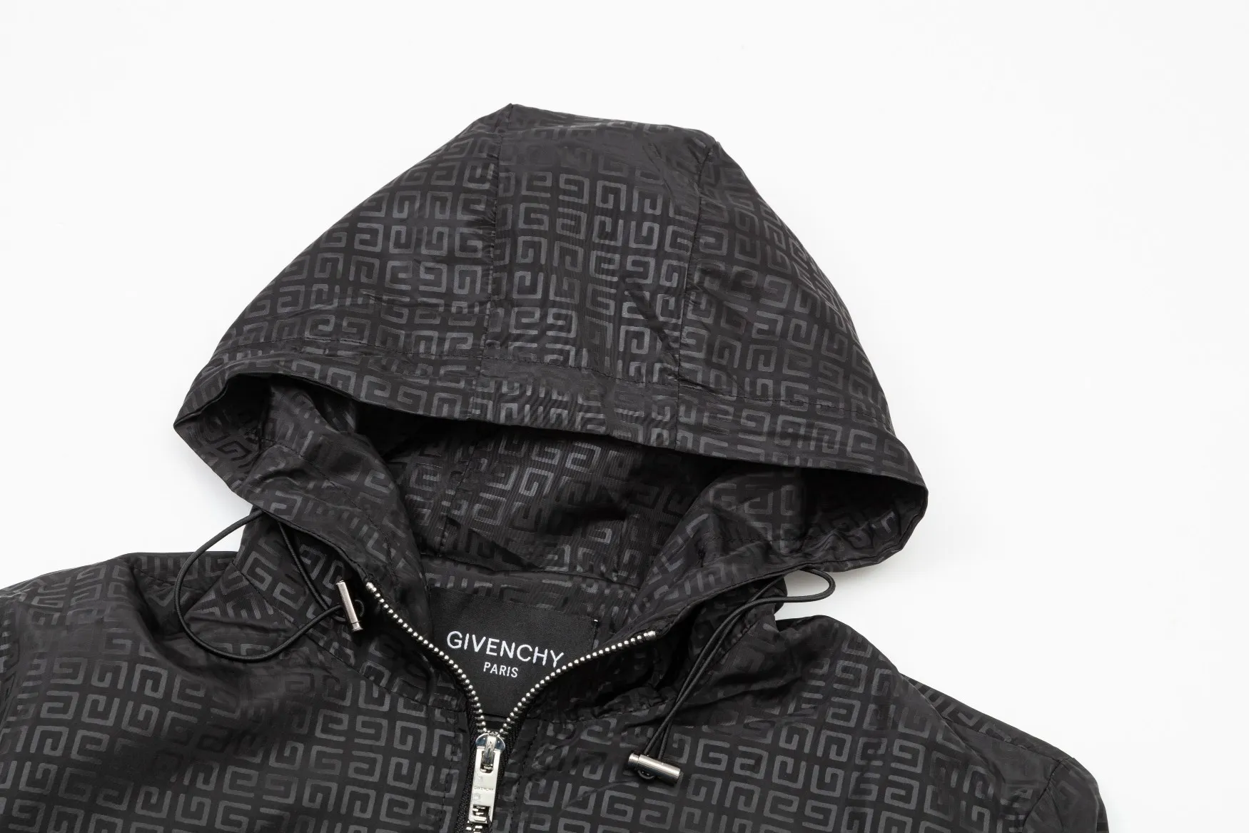 【GIVENCHY 公式旗艦店】ジバンシー  ジャケット着 好評に付き再入荷 240828