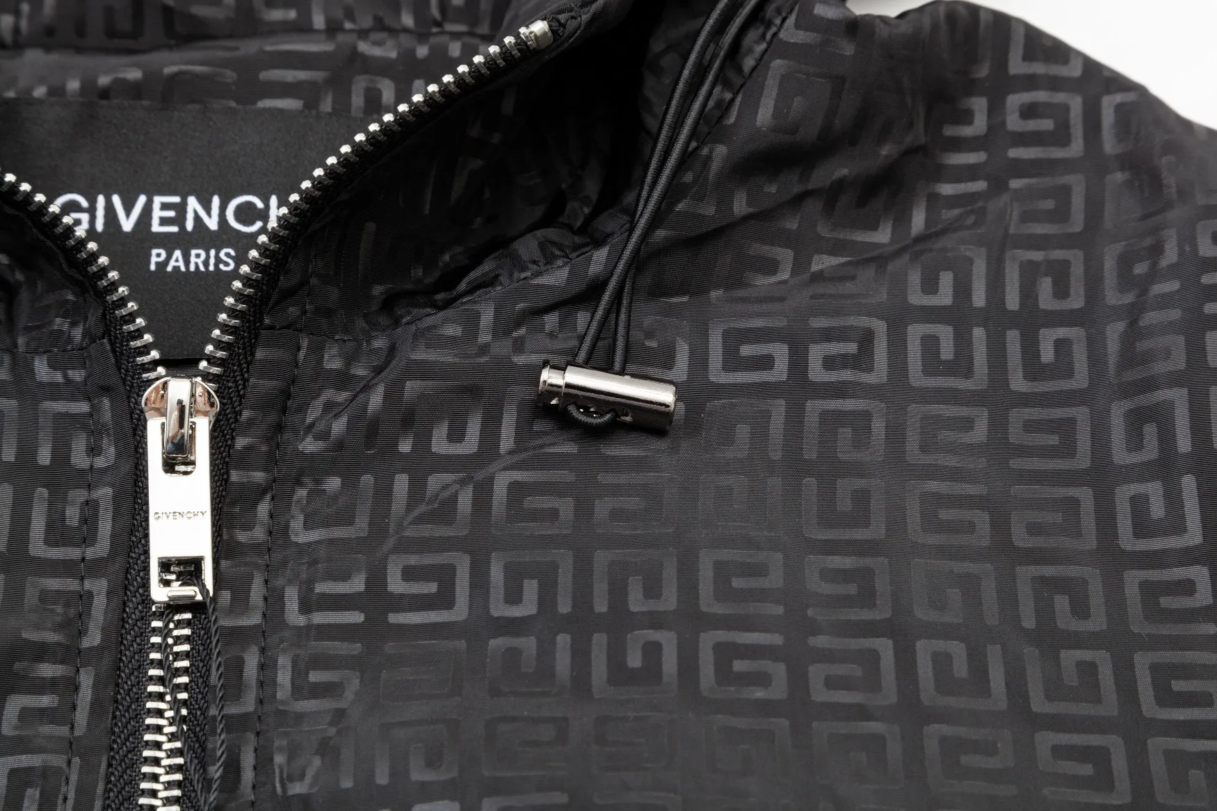 【GIVENCHY 公式旗艦店】ジバンシー  ジャケット着 好評に付き再入荷 240828