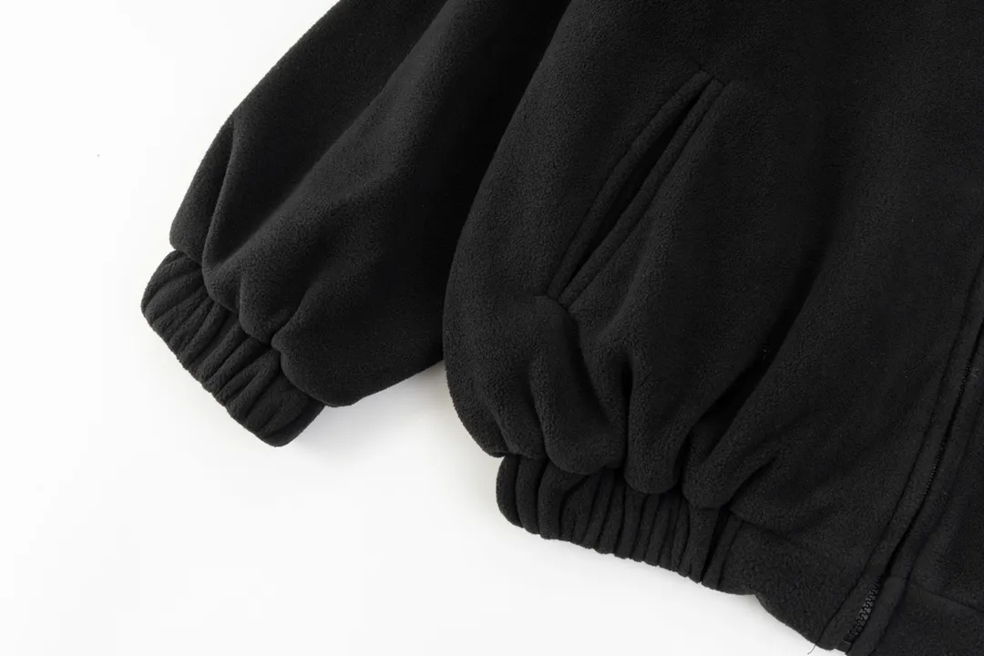 【BALENCIAGA  公式旗艦店】バレンシアガ   ジャケット着 好評に付き再入荷！250107