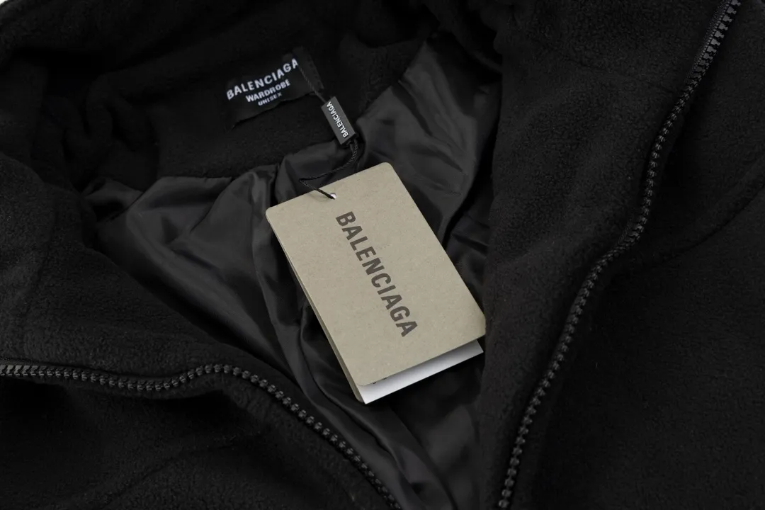 【BALENCIAGA  公式旗艦店】バレンシアガ   ジャケット着 好評に付き再入荷！250107