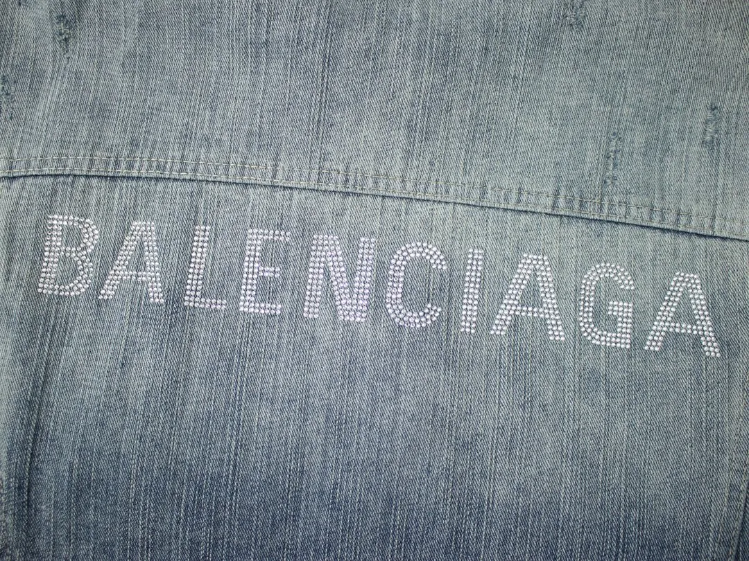 【BALENCIAGA  公式旗艦店】バレンシアガ    ジャケット着 好評に付き再入荷！250107